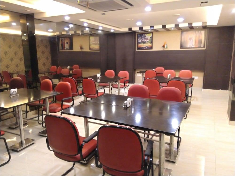 Arihant Inn-Near Blk Hospital Нью-Дели Экстерьер фото