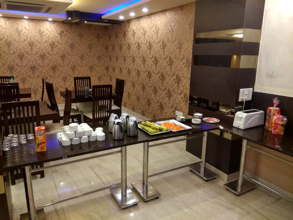 Arihant Inn-Near Blk Hospital Нью-Дели Экстерьер фото