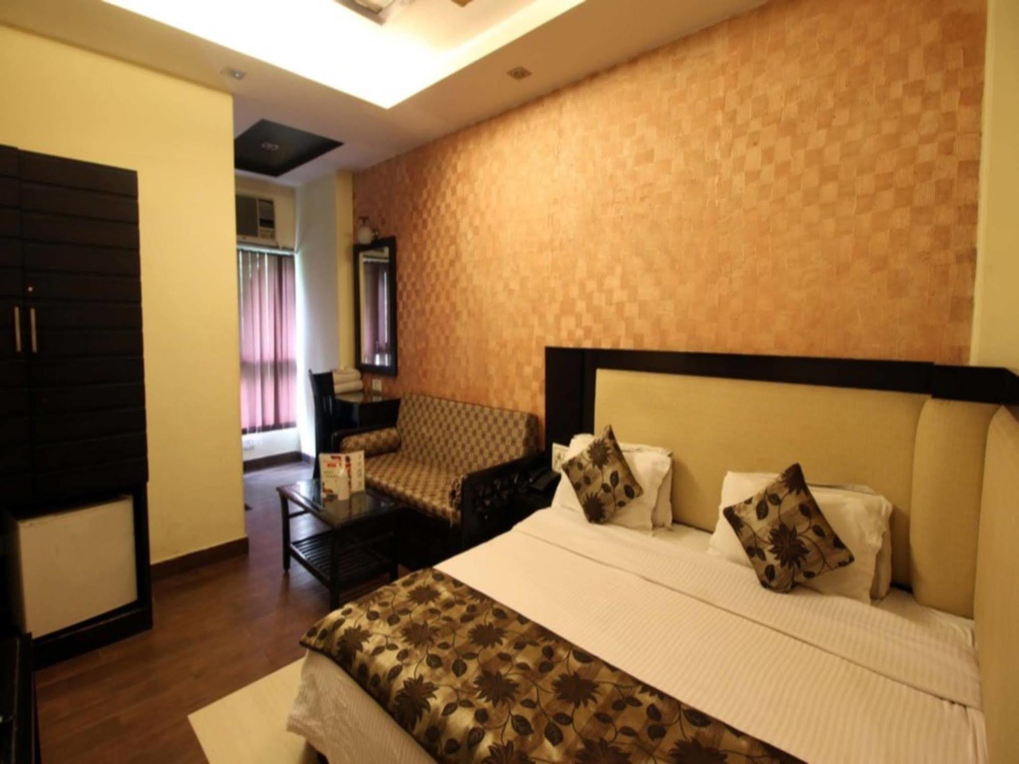 Arihant Inn-Near Blk Hospital Нью-Дели Экстерьер фото