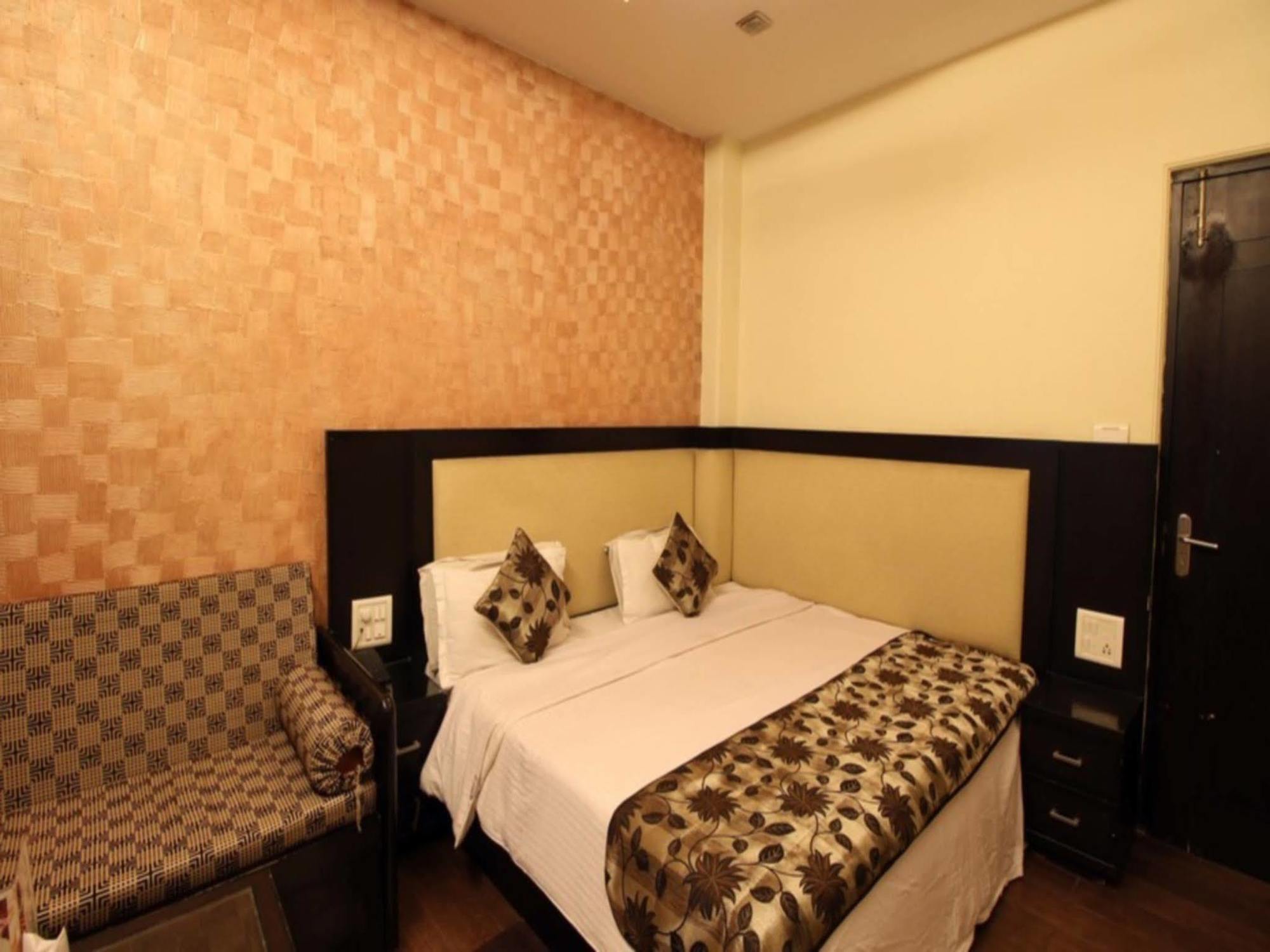Arihant Inn-Near Blk Hospital Нью-Дели Экстерьер фото